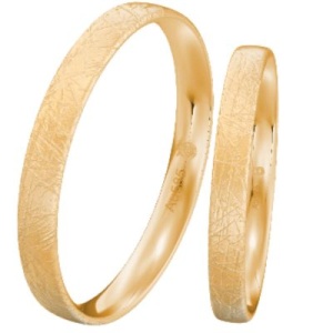 Schmale Trauringe in Roségold mit eismatter Oberfläche