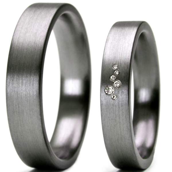Ringe aus Tantal mit 6 Brillanten fantasievoll gefasst 