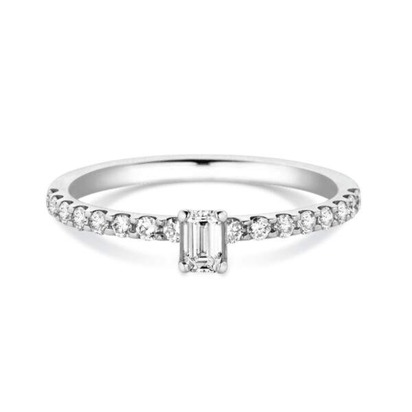 Verlobungsring mit Diamant im Emerald Cut | (Krappenfassung)