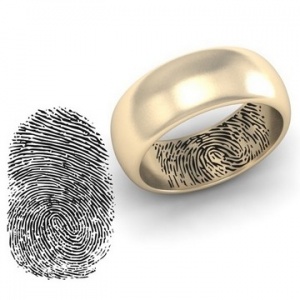 Trauring mit Fingerabdruck-Gravur