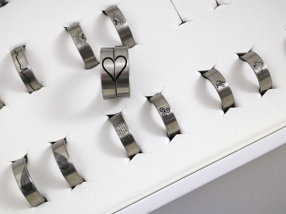 Gravierte Ringe in einer Box