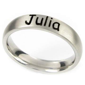 Taufring mit Name und Geburtsdatum des Kindes